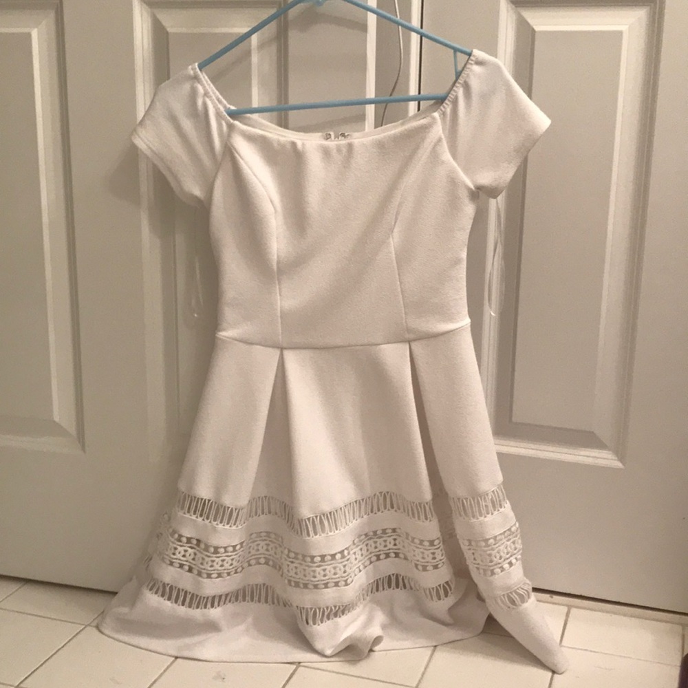 white short sleeve dress